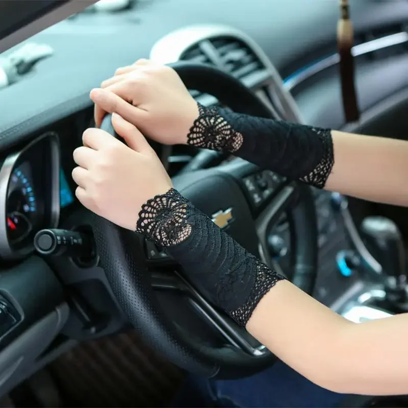 2024 Summer Ladies Sexy Lace Arm Warmers Women Short Cuff Wrist Scar Covered Driving Fingerless Gloves 18cm Short Sleeves