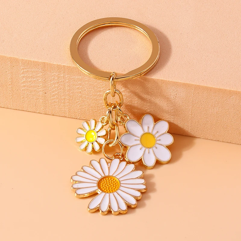 Cute Enamel Daisy Keychain Flower Keyring Pendants for Car Key Holder Women Girls Handbag Accessories Handmade Jewelry Gift