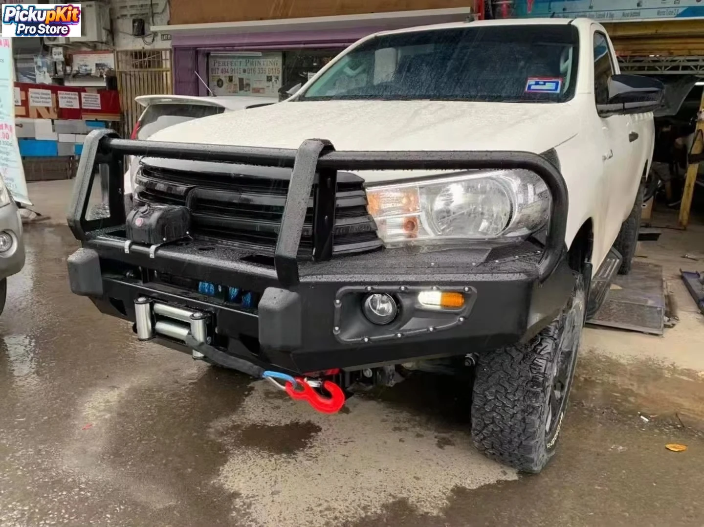 

Heavy-Duty Rescue Winch-Mounted Steel Front Bull Bar for Hilux Revo