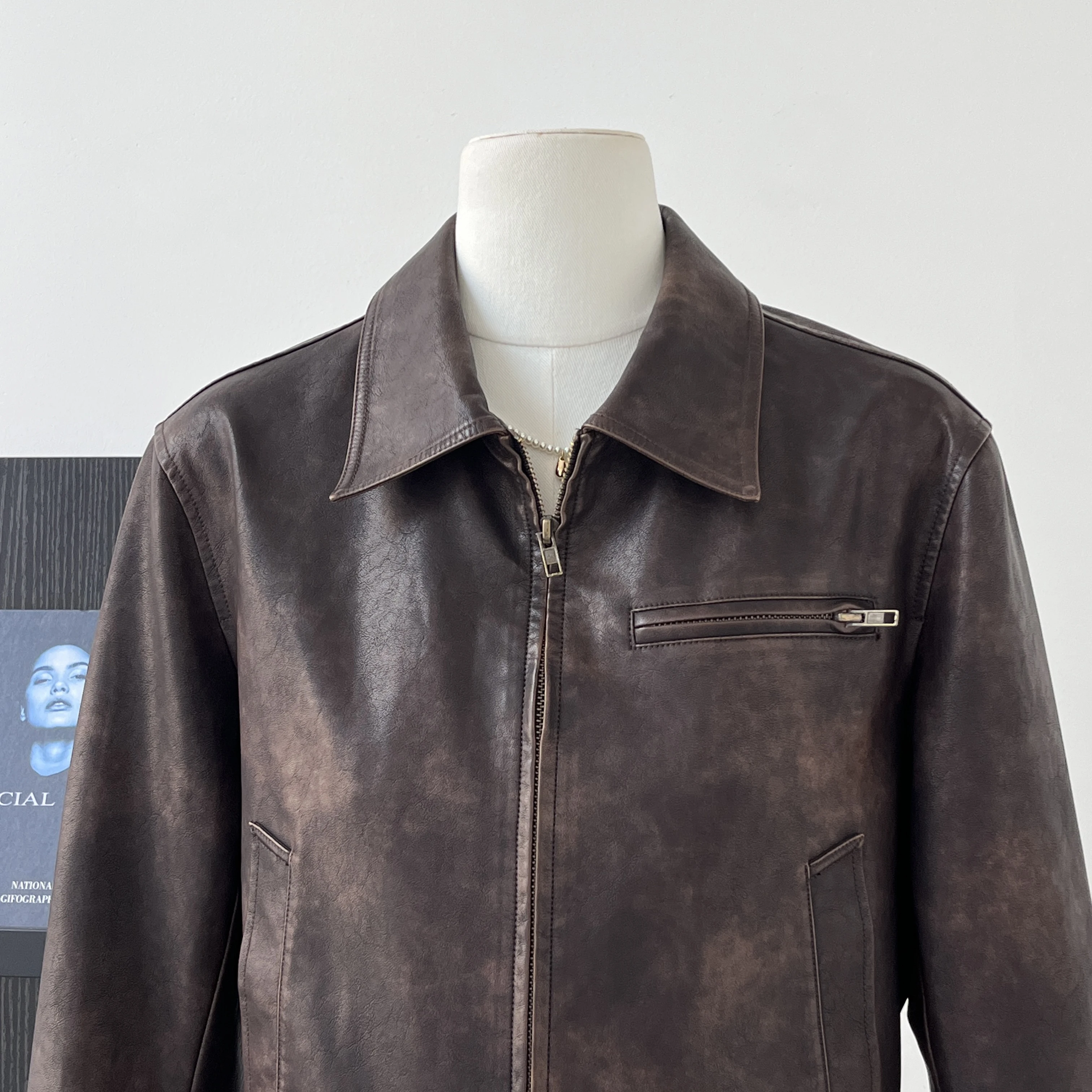 سترة نسائية أنيقة للربيع والخريف من جلد البولي يوريثان بسحاب قصير نحيف ملابس خروج للسيدات بياقة مقلوبة وأكمام طويلة ملابس خارجية من الجلد الصناعي