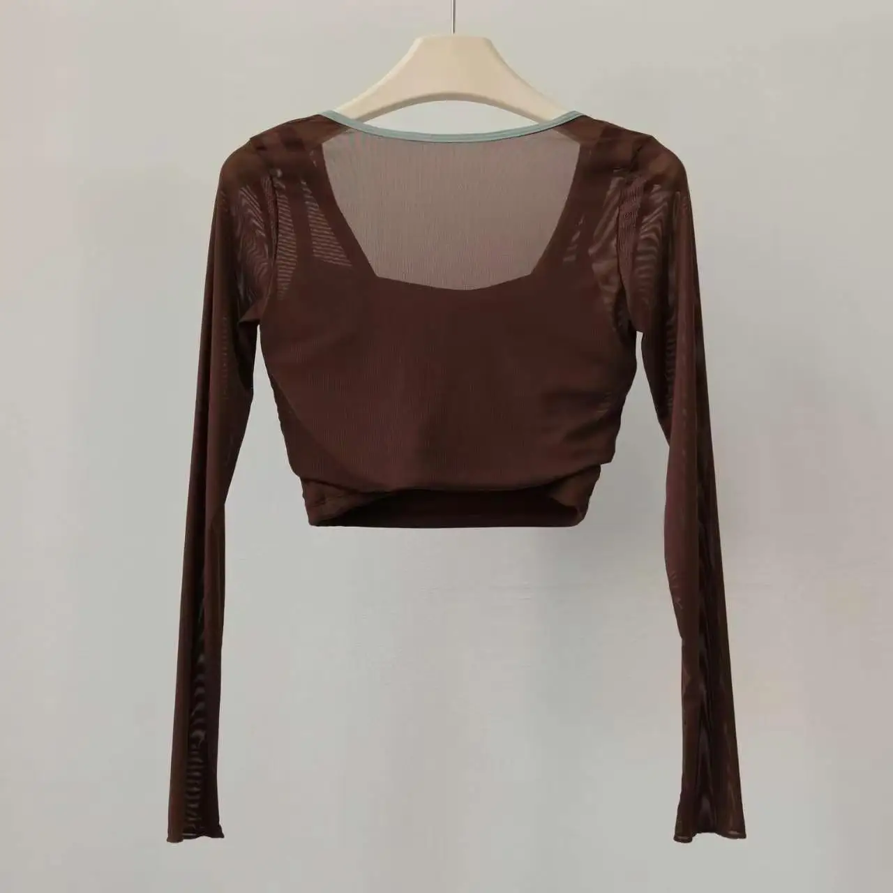 Langärmeliges Yoga-Sport-T-Shirt mit Brustpolstern, schlankmachendes Pilates-Trainings-Fitness-Outfit, kontrastierendes, zweiteiliges Set für Damen – Detail 9