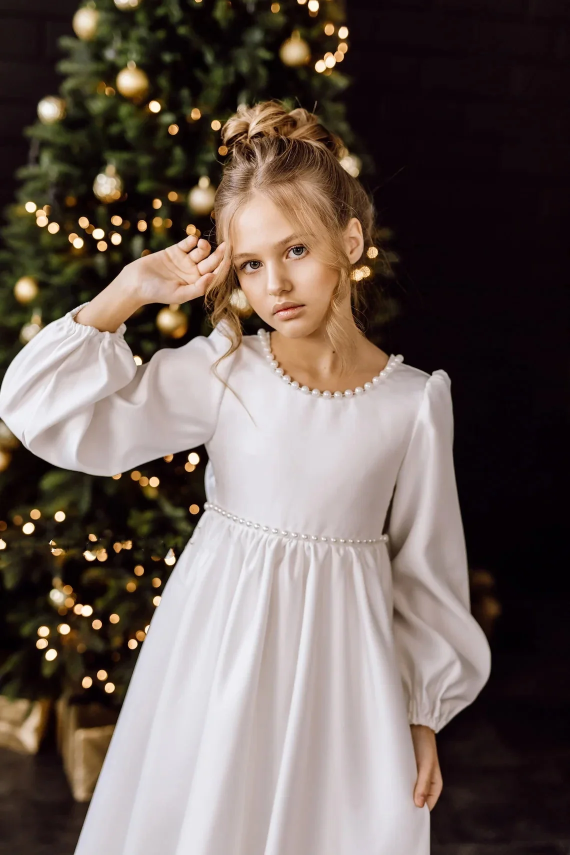 Semplice abito da ragazza di fiori per matrimonio in raso bianco gonfio o-collo maniche lunghe con perle di fiocco festa per bambini prima comunione abito da ballo