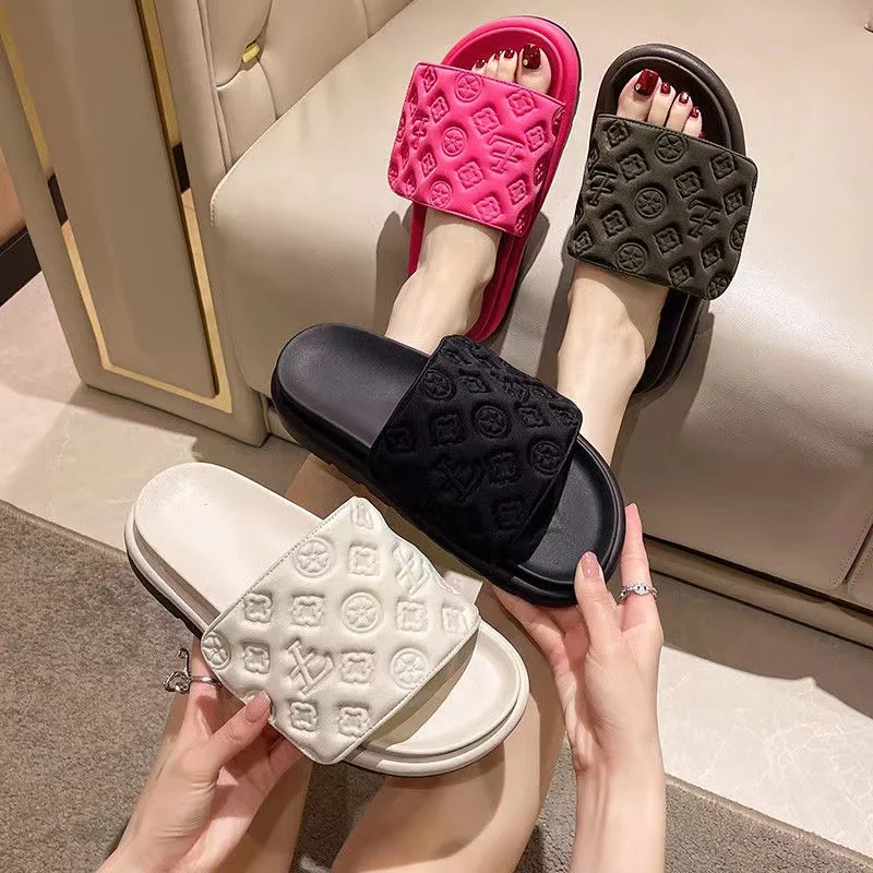 Women Slippers Summer New Fashion Elegant Luxurious Designer Slippers Thick Sole Non Slip Women Home Casual Flip Flop