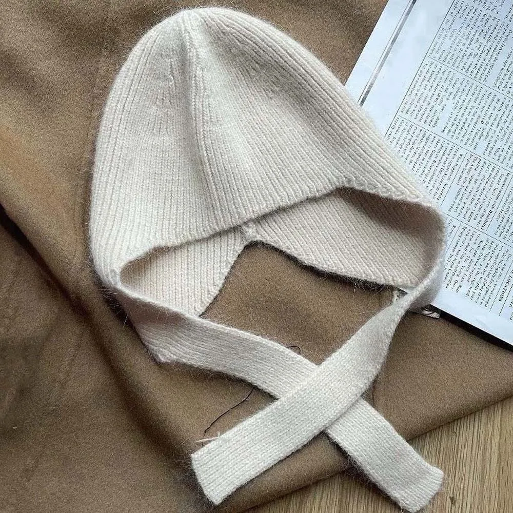 Minimalistische Strickmütze mit Ohrenklappen, winddicht, einfarbig, mit Bindeband, verdicktes Band, koreanischer Stil, trendige Damenmütze. – Detail 3