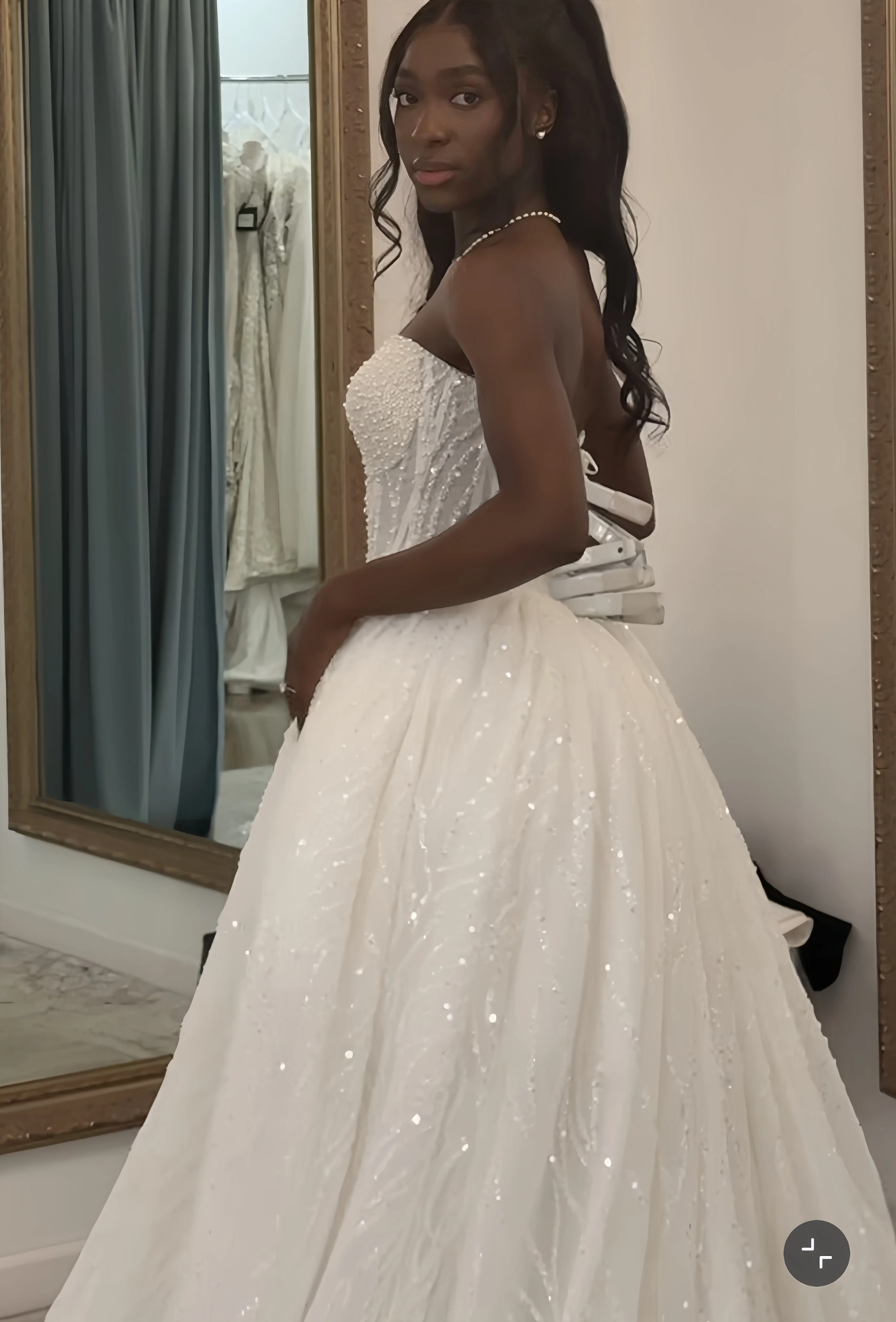 

Custom-made luxurious mermaid sweetheart wedding dress, backless wedding bride's wedding dress, front hall