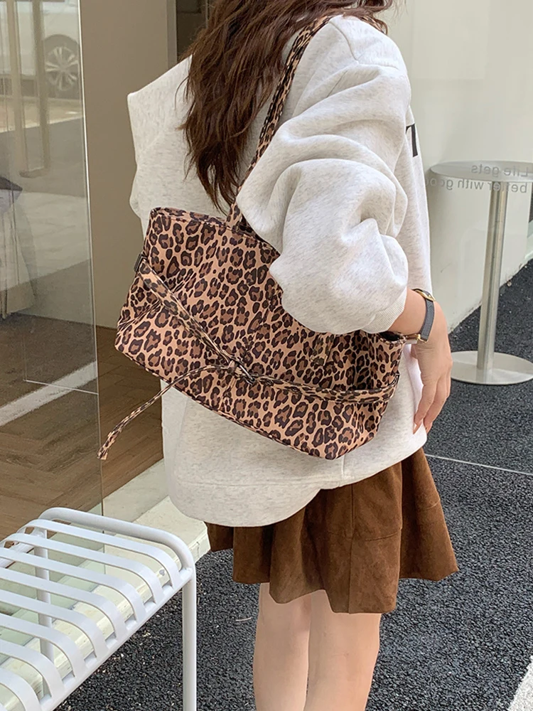 2025 가을/겨울 신상 레오파드 프린트 숄더백, 패셔너블하고 캐주얼한 겨드랑이 가방, 여성용 데일리 출퇴근 가방