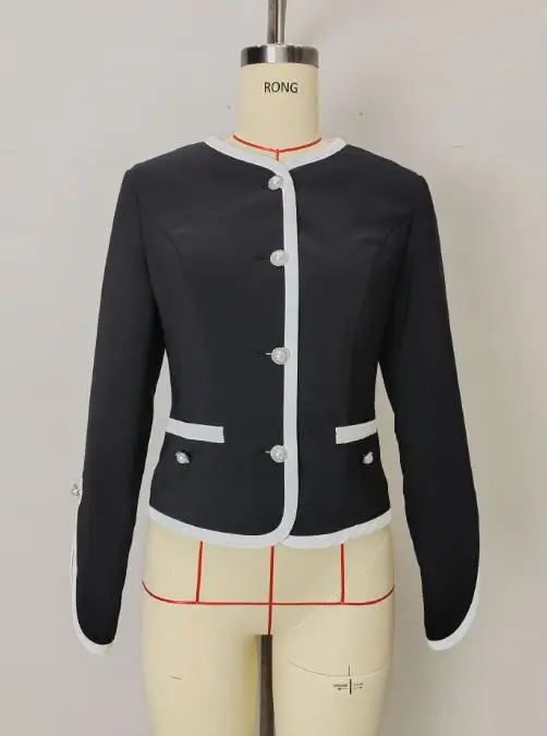 

2026Fashionable Black White Contrasting Clothing with Pearl Button Decoration and Unique Cuff Design Small Fragrant Style Jacket