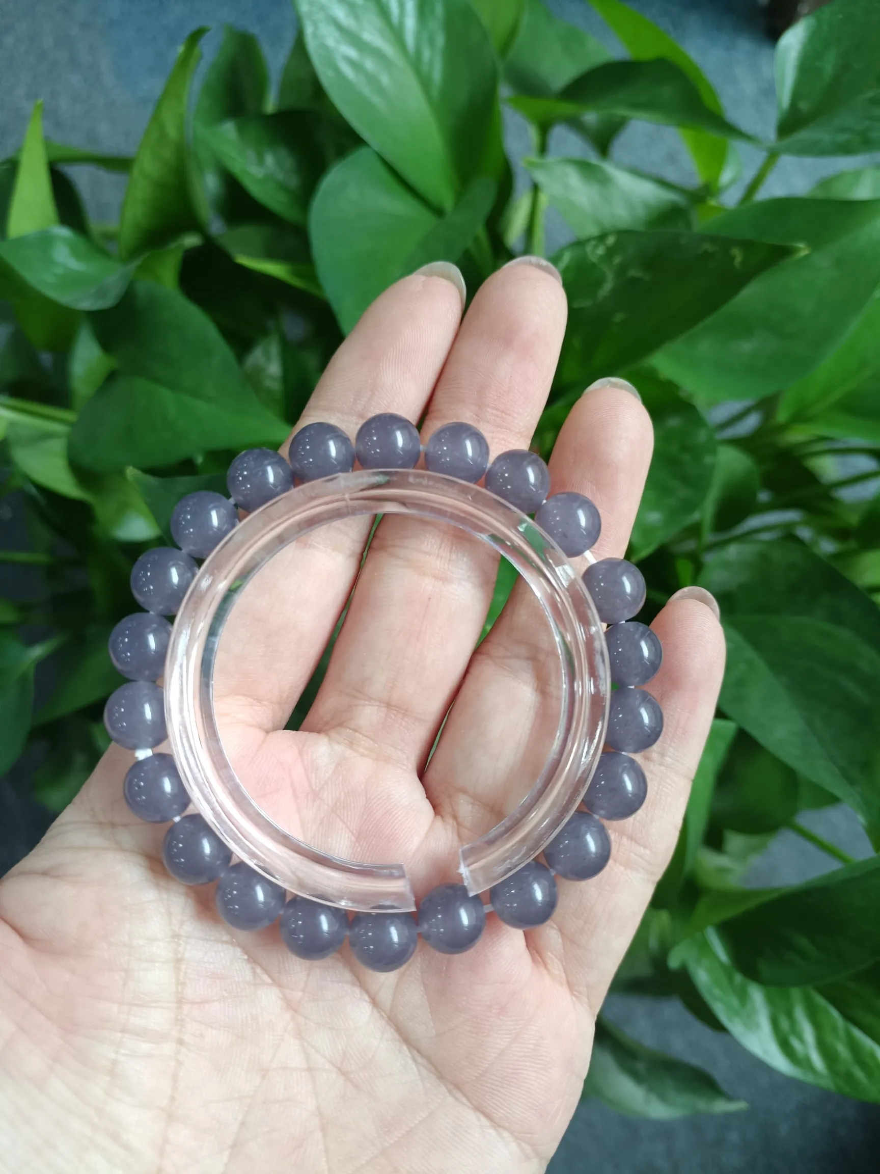 

This exquisite golden thread jade smoke purple round bead bracelet symbolizes completeness and is a perfect gift for your family