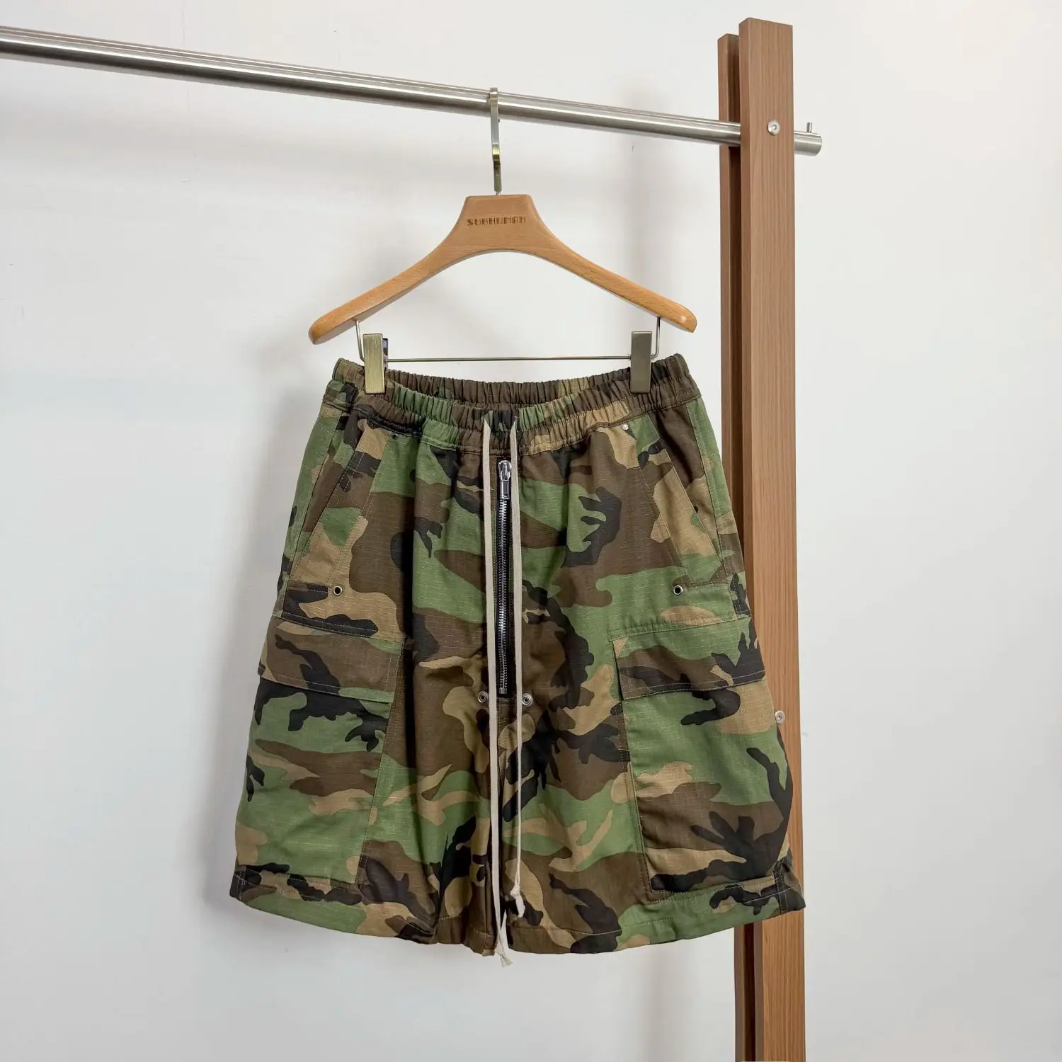 Men Vintage Camouflage Cargo Shorts Loose Fit Wide Leg Utility Bermuda Shorts Casual Summer Streetwear Multi Pocket Fashion