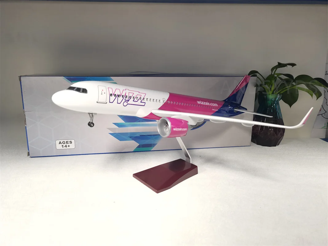 

47CM 1:80 Scale Diecast Model plane Wizz Air A320Neo Resin Airplane Airbus with Light And wheel Collection Display Fly plane