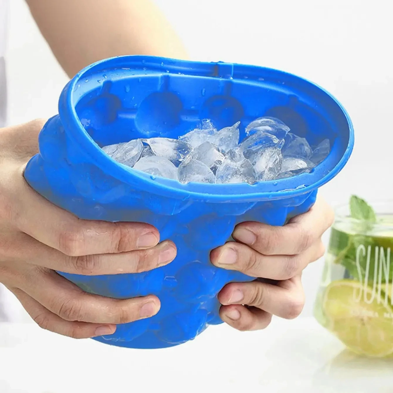 Portable 2-in-1 large silicone ice bucket mold with lid, space-saving, cube making tool for kitchen, party and bar