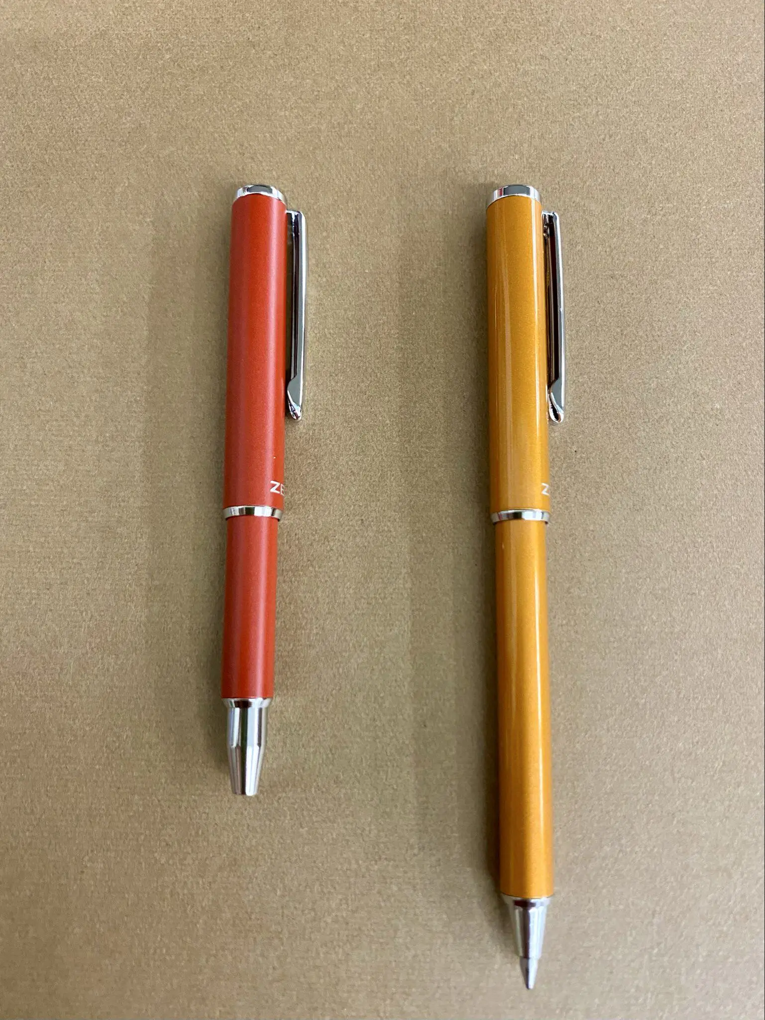 Zebra SL F1 mini N Teleskop-Kugelschreiber 0,7 mm Spitze Vollständig einziehbar Ohne Kappe Clean All-in-One 4C&0,7 Nachfüllmine Taschenformat Tintenschreiber Schwarz – Detail 13