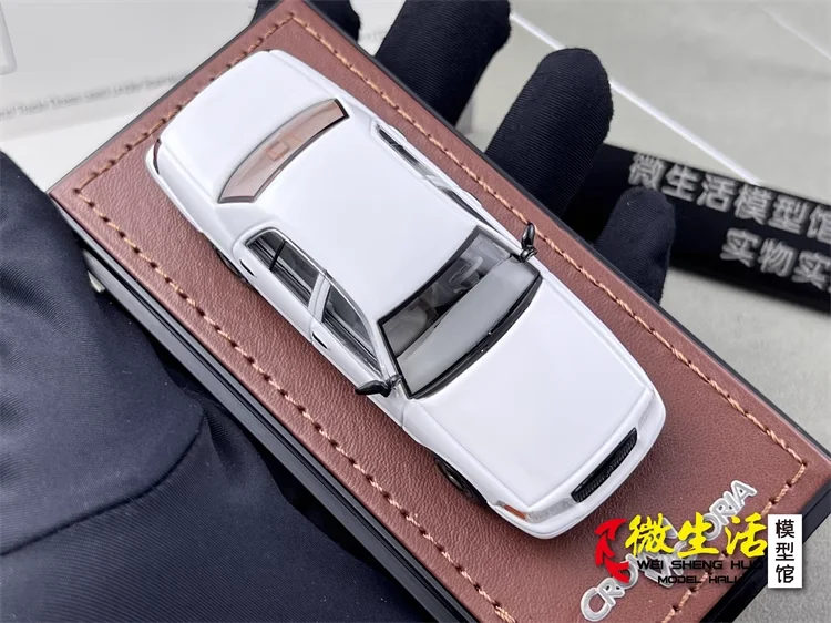 

GOC 1/64 CROWN VICTORIA White Color Diecast Model Car In 2025