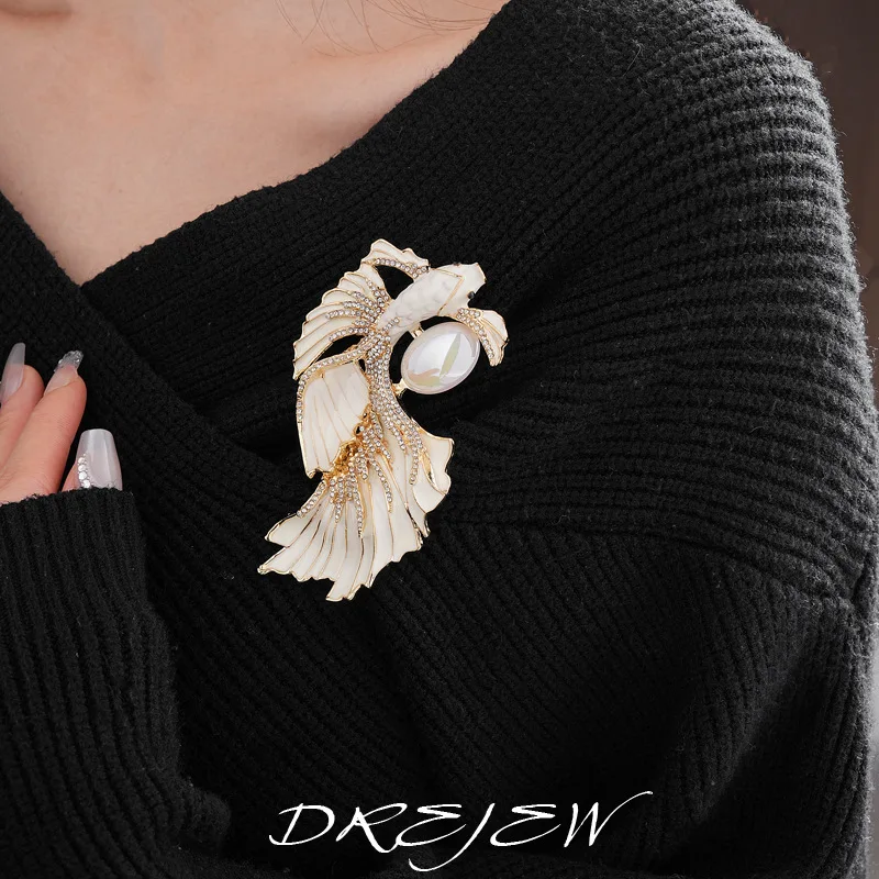 

DREJEW Vintage Goldfish Brooch for Women Inlaid Rhinestone Drip Oil Vintage Pins Light Luxury Dress Wedding Bride Jewelry