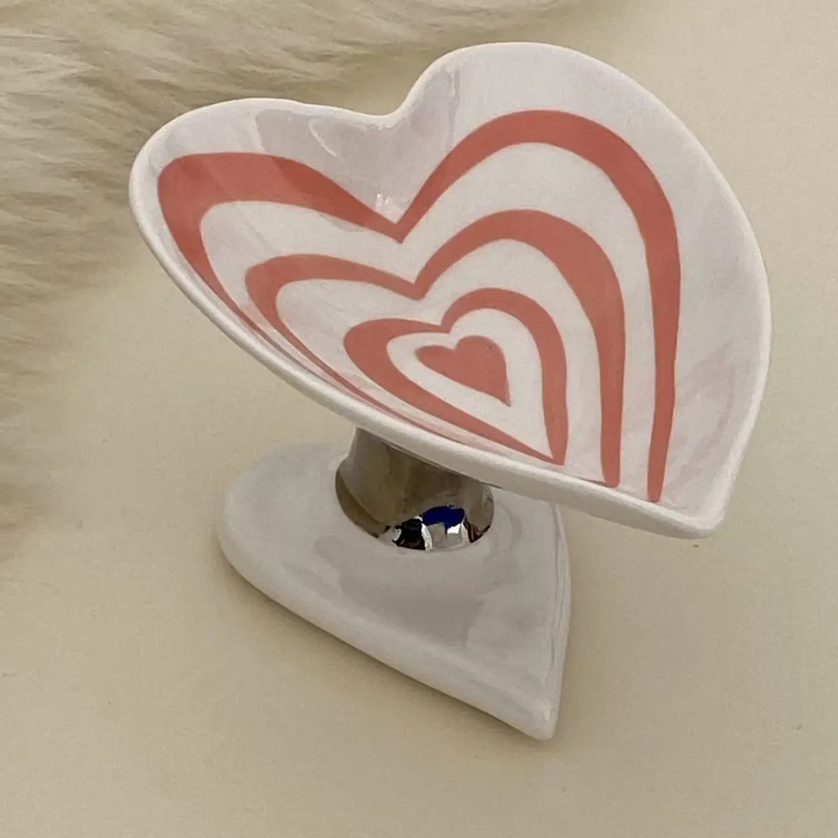 

Creative Korean-style Ceramic Love Cake Fruit Plate Heart-shaped Dessert High-foot Plate Home Decoration Jewelry Storage Plate