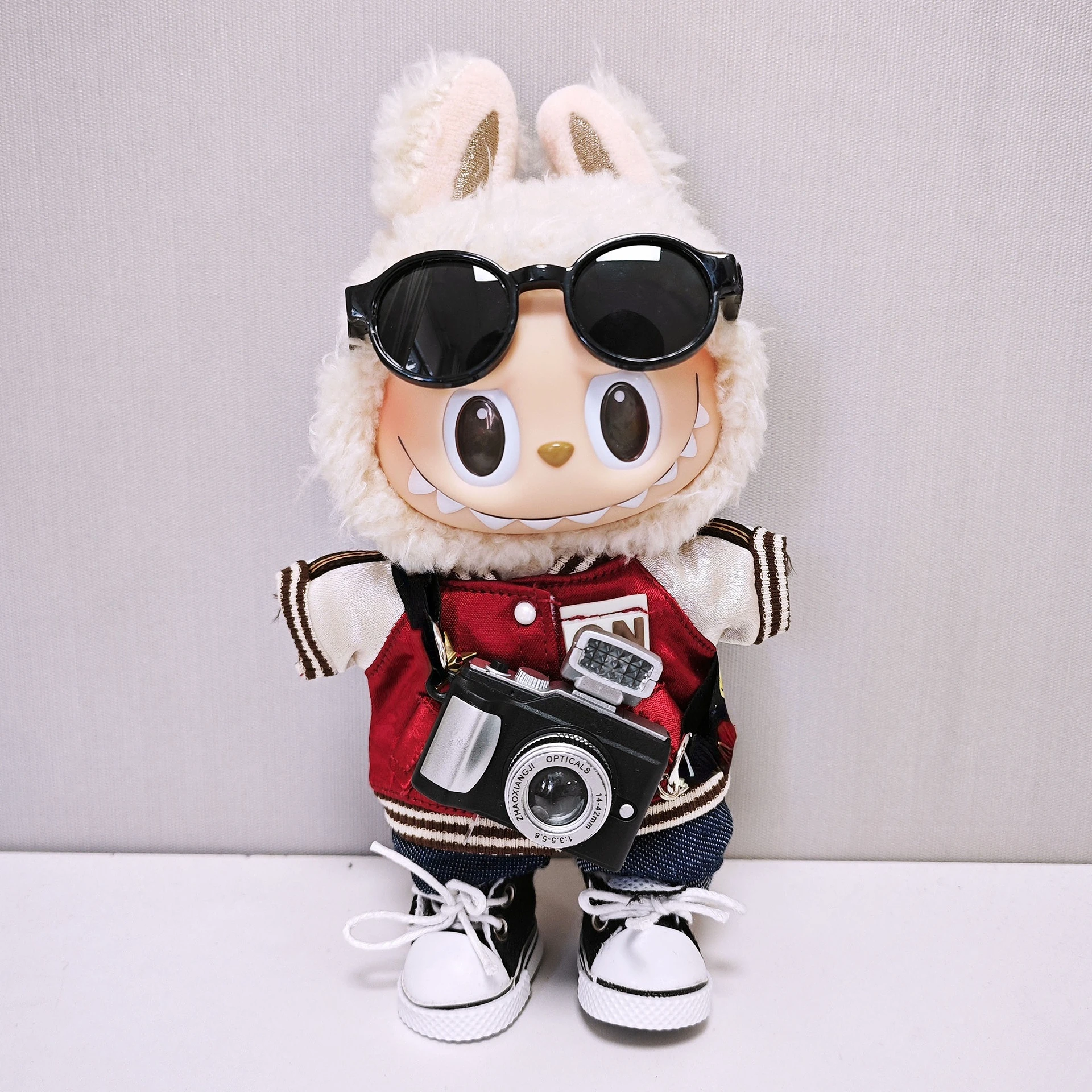 

Clothes For Labubu Trendy Varsity - Style Outfit Set For 1st - 3rd Gen 15/17cm Dolls - Red Bomber Jacket Denim Shorts Camera