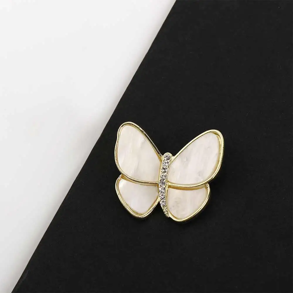 1 шт., очаровательная брошь-бабочка, жемчужное золото, аксессуары для одежды, брошь золотого цвета, романтическая белая/черная очаровательная брошь с жемчугом