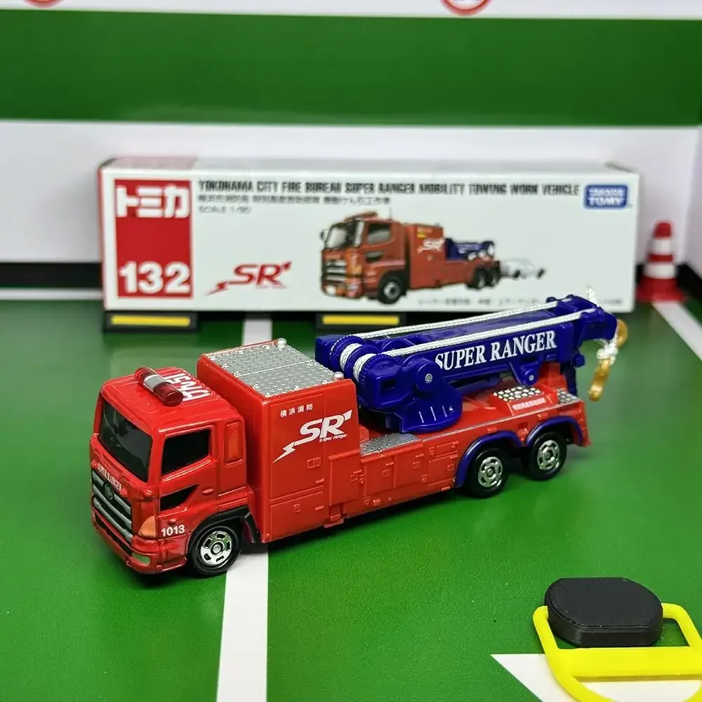 Takara Tomy Long Type Tomica No.132 Yokohama City Fire Bureau Super Ranger Mobility Towing Work Vehicle 1/ 90 Diecast Model