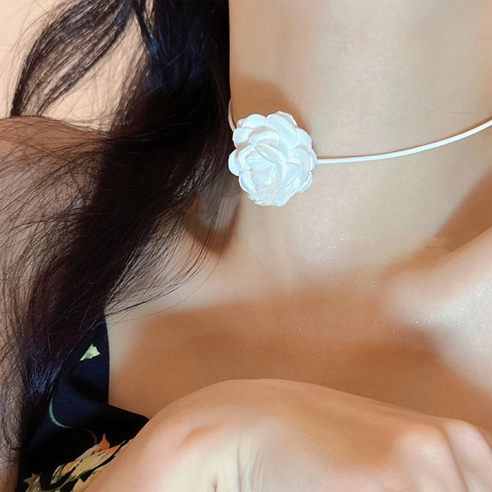 Light luxury temperament, small fragrance, fabric, flower, leather neck, choker collar, women's high-end feeling, small flower