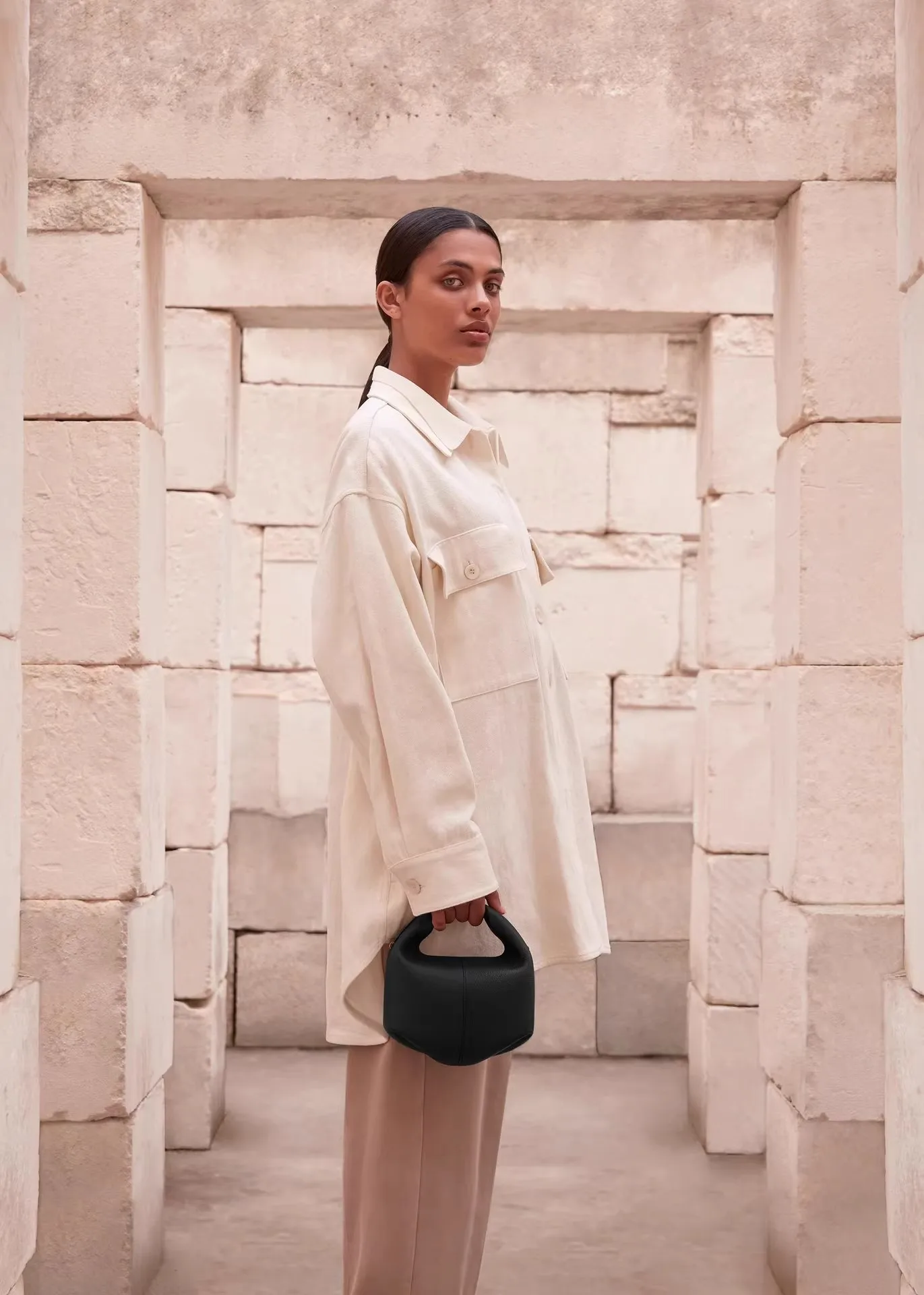 

Fashionable Dumpling Shape Lunch Bag 2025 New, High-Quality Thermal Shoulder Purse, Chic Insulated Tote for All-Day Use