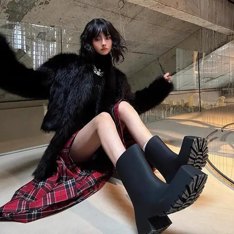 Czerwona spódnica w kratę, asymetryczna, o średniej długości, w kształcie litery A, damska, jesienno-zimowa, z wysokim stanem, wyszczuplająca, spódnice o długości do połowy łydki, styl uliczny.