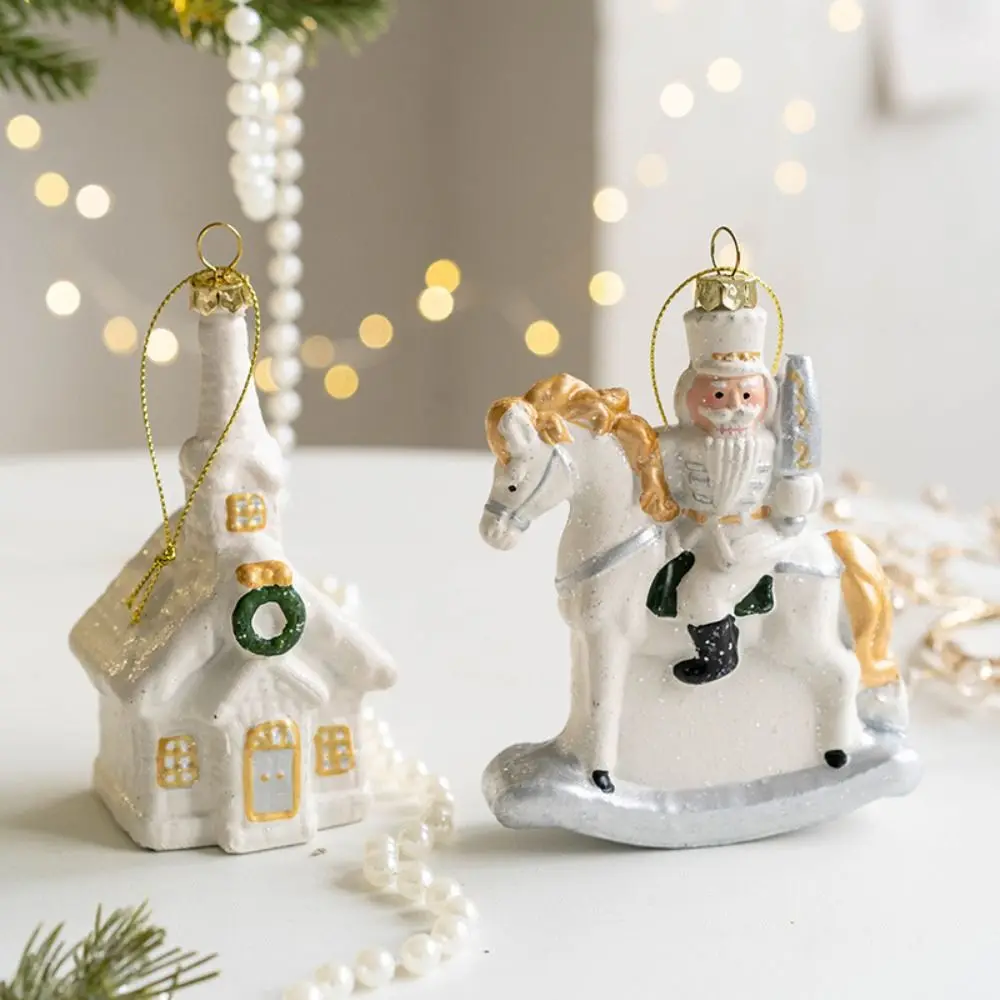 Pupazzo di neve Casa Natale Casa in ceramica Ciondolo Decorazioni per la casa Layout di scena Ciondoli per albero di Natale Regali Artigianato in ceramica