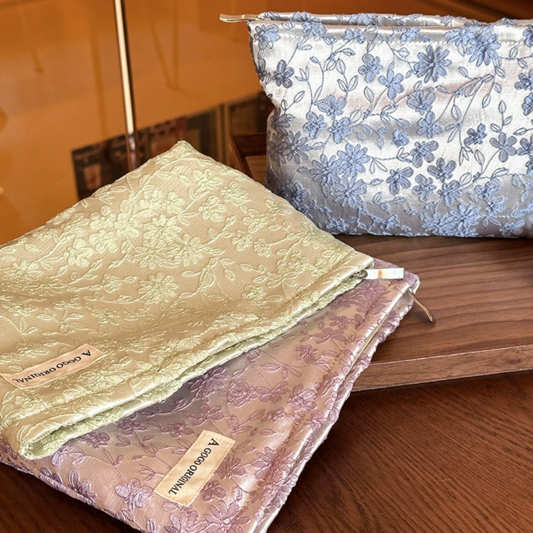 Vintage Cosmetic Pouch Vintage-Inspired Portable Travel Organizer For Gift For Women Daily Use Organizer - view 5