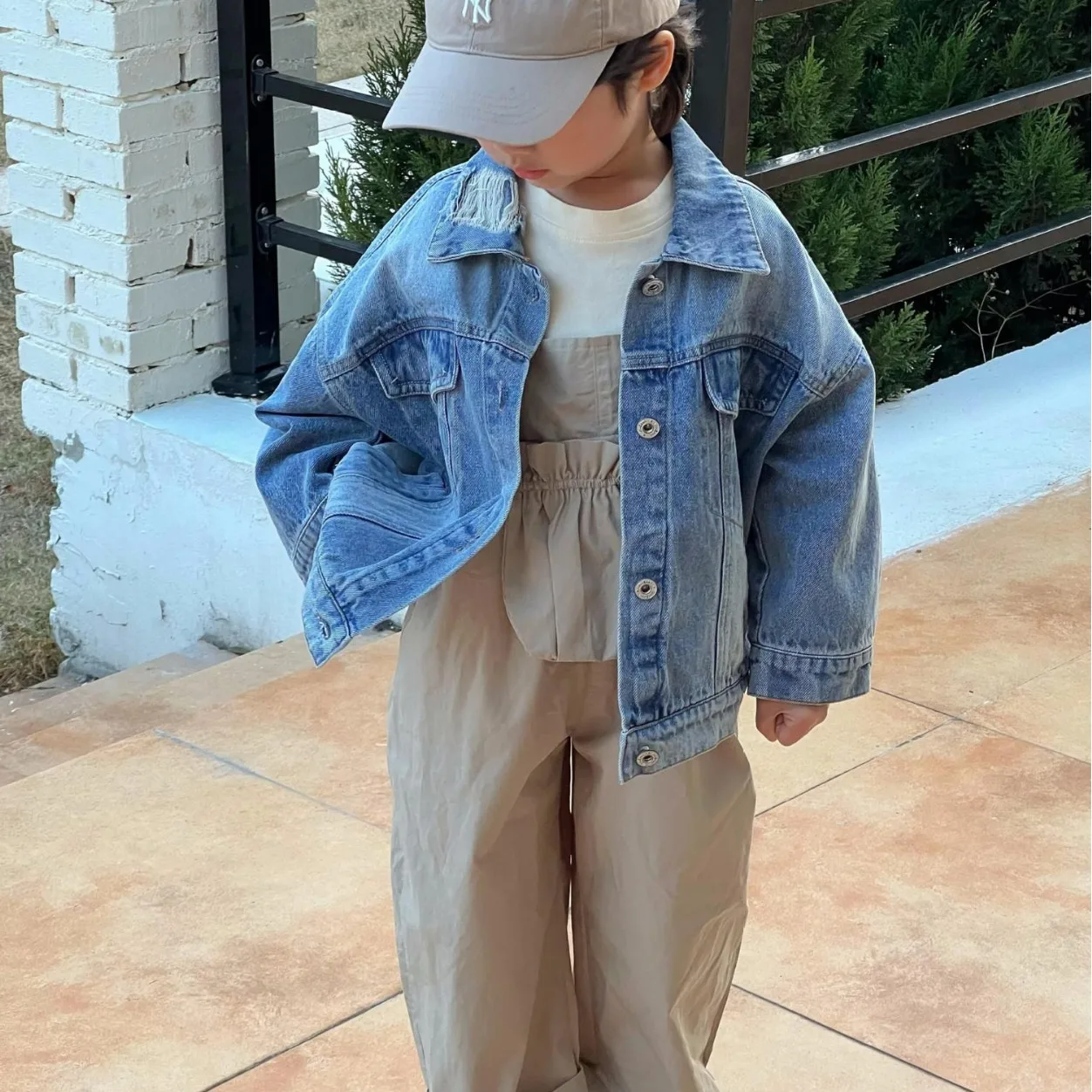 Children Denim Coat 2024 Spring New Korean Style Boys Girls Children Denim Coats Lapel Hole Jeans Wear Hipster Childrens Wear