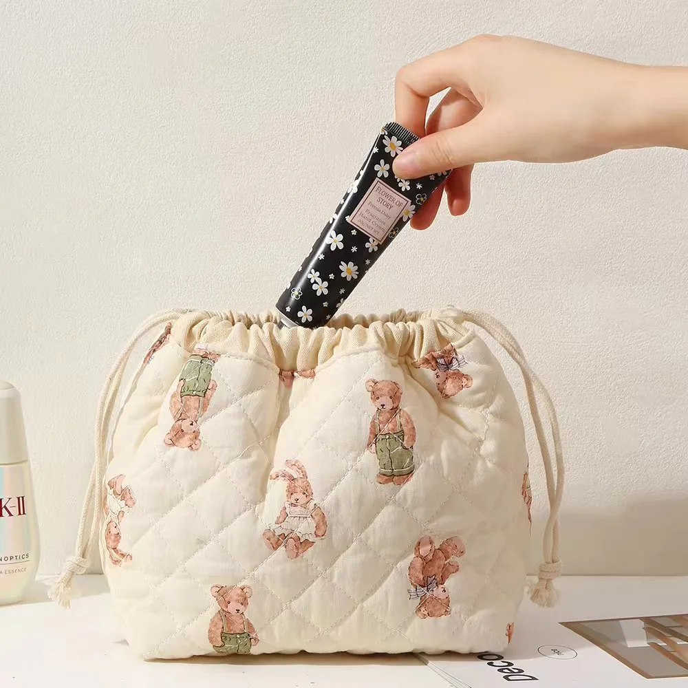 Quilted Makeup Bag Floral Cosmetic Bag Cute Travel Toiletry Bag Soft Aesthetic drawstring Pouch Padded for Women Girls
