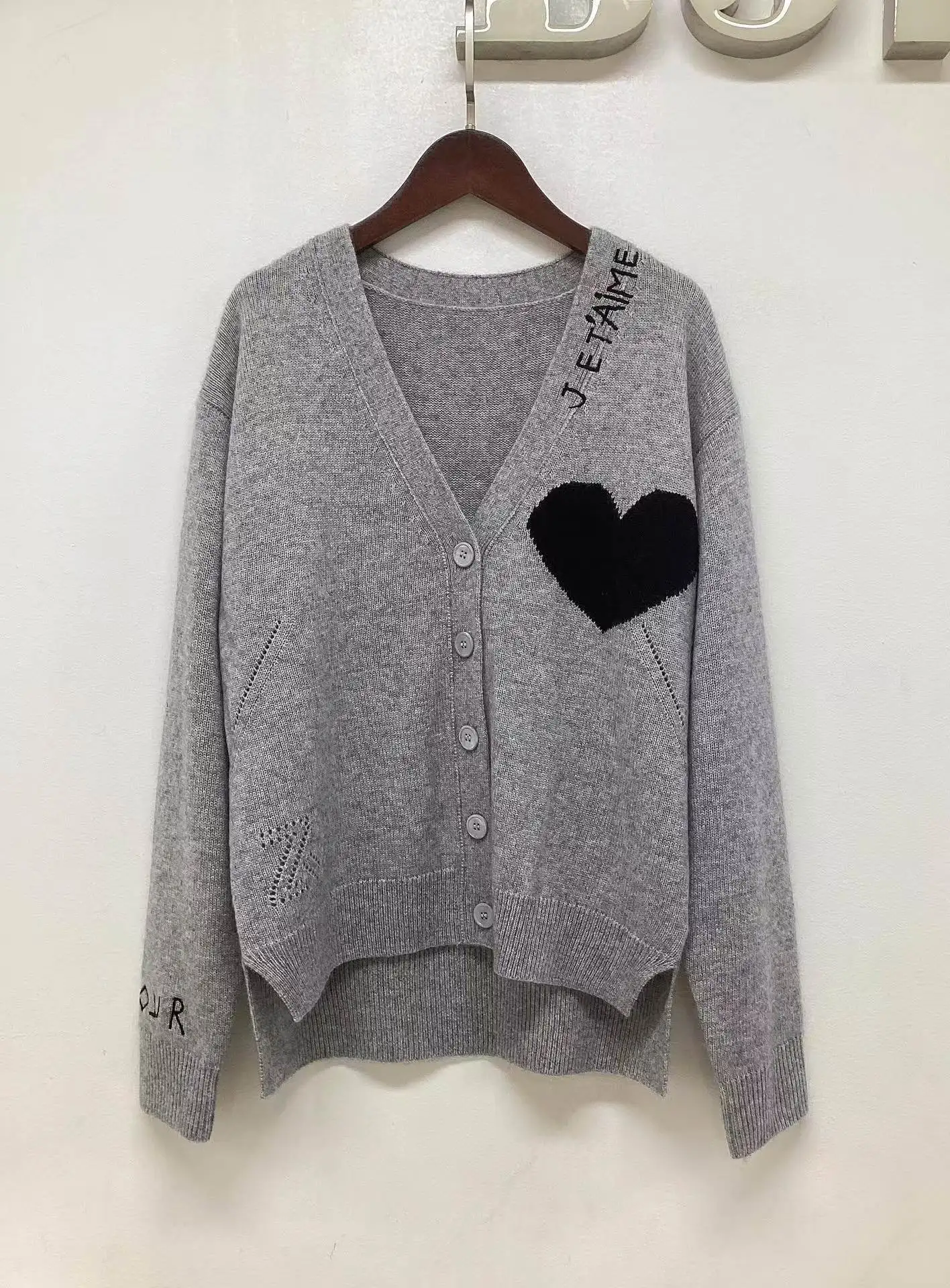 2024 new V-neck heart-shaped letter temperament commuting cardigan sweater