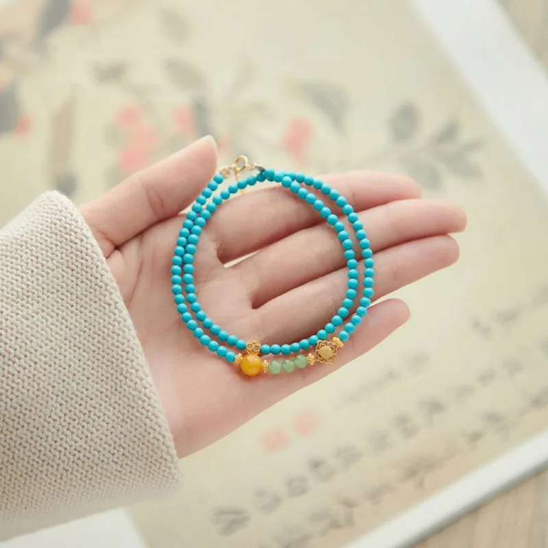 

Бирюзовый браслет с несколькими слоями, двойными петлями, многослойным янтарем, высококачественными фарфоровыми бусинами и 3 китайскими бусинами.