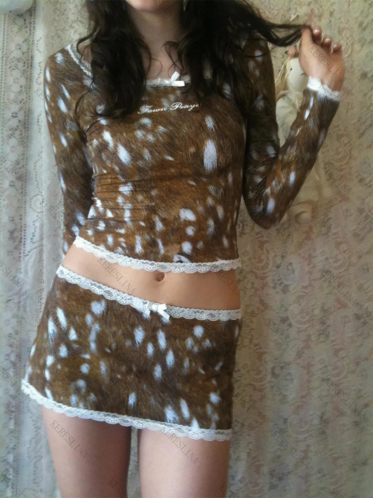 

Милая мини-женская юбка в стиле ретро 2000-х годов в стиле хип-хоп, уличный стиль, универсальная мода, эмо для девочек, шикарные кружевные топы Y2K, тонкие женские топы с длинными рукавами