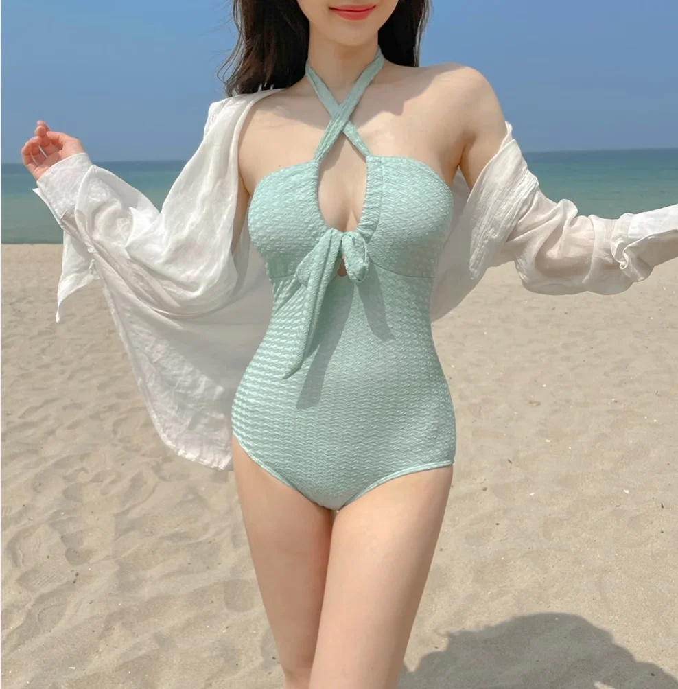 Costume da bagno da donna blu con scollo senza schienale, piccolo petto, semplice triangolo intero, pancia sexy e sottile, resort balneare, primavera calda
