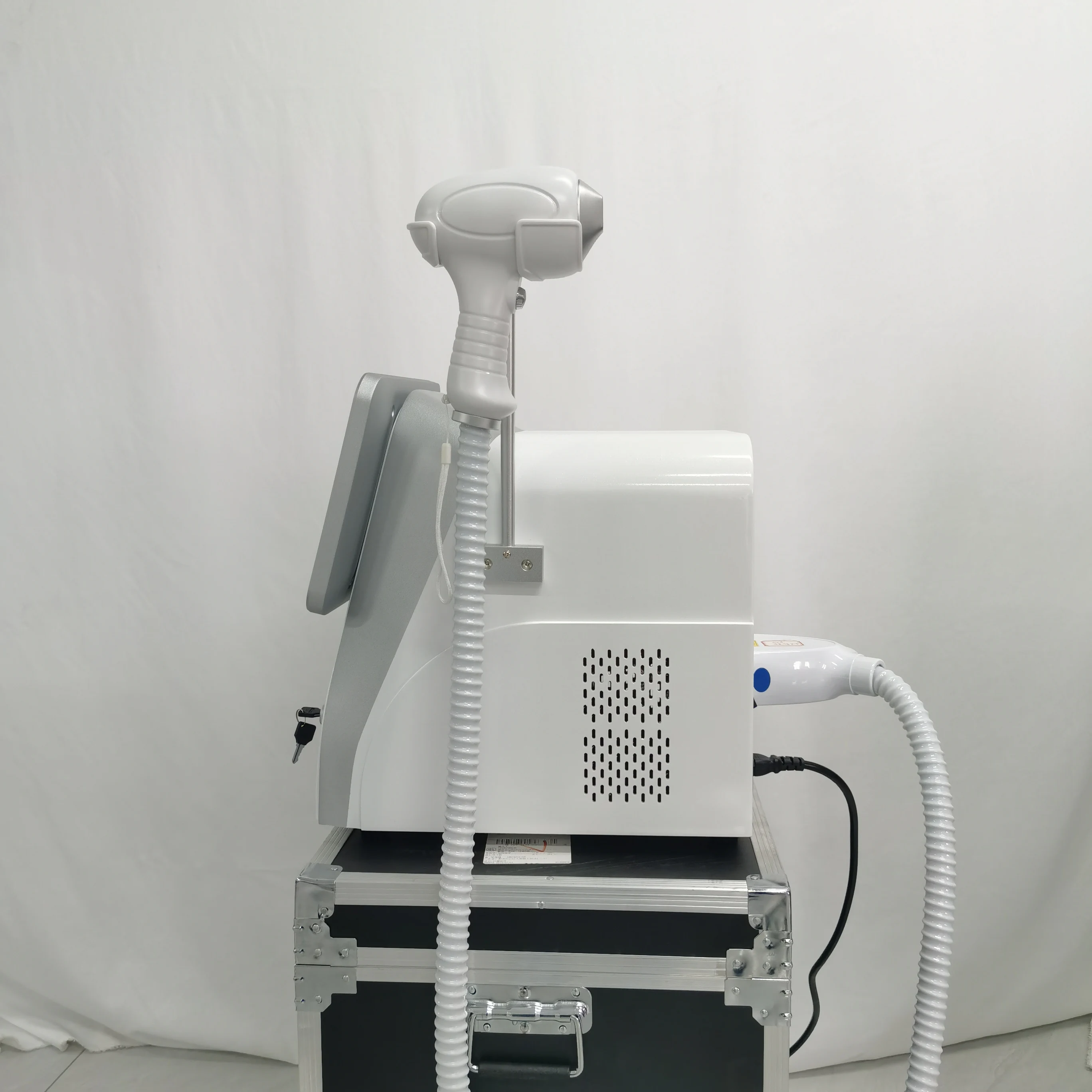 Three-Wavelength 755 808 1064nm Non-invasive Diode Laser Ice Titanium Permanent Painless hair removal Machine Professional