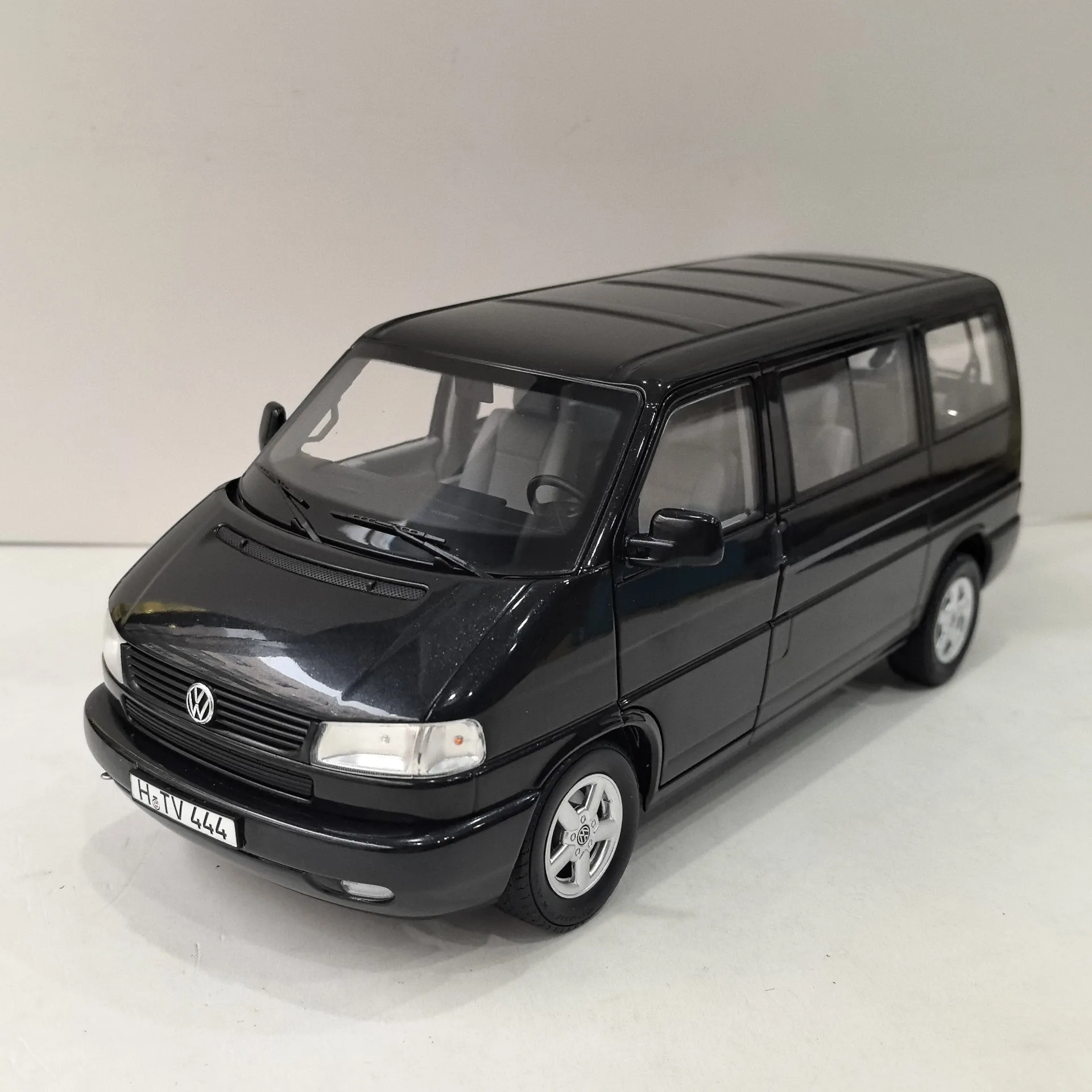 

Diecast Schuco 1:18 Scale VW T4b Caravelle Travel Minibus Alloy Car Model Collectible Toy Gift Souvenir Display Ornament