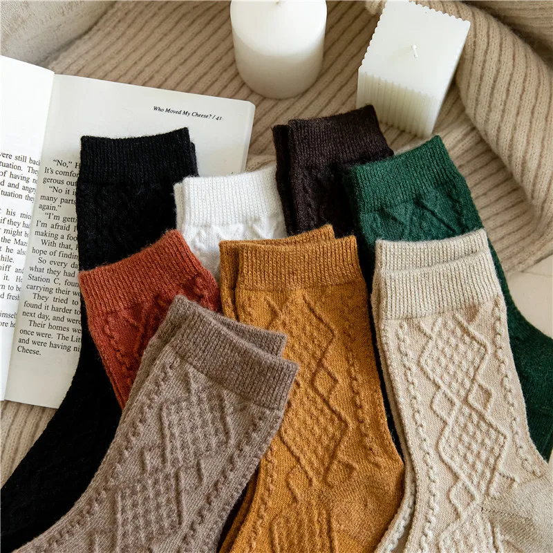 New dark pattern rhombus women's wool blended socks autumn and winter thickened warm women's socks Japanese retro mid-calf socks