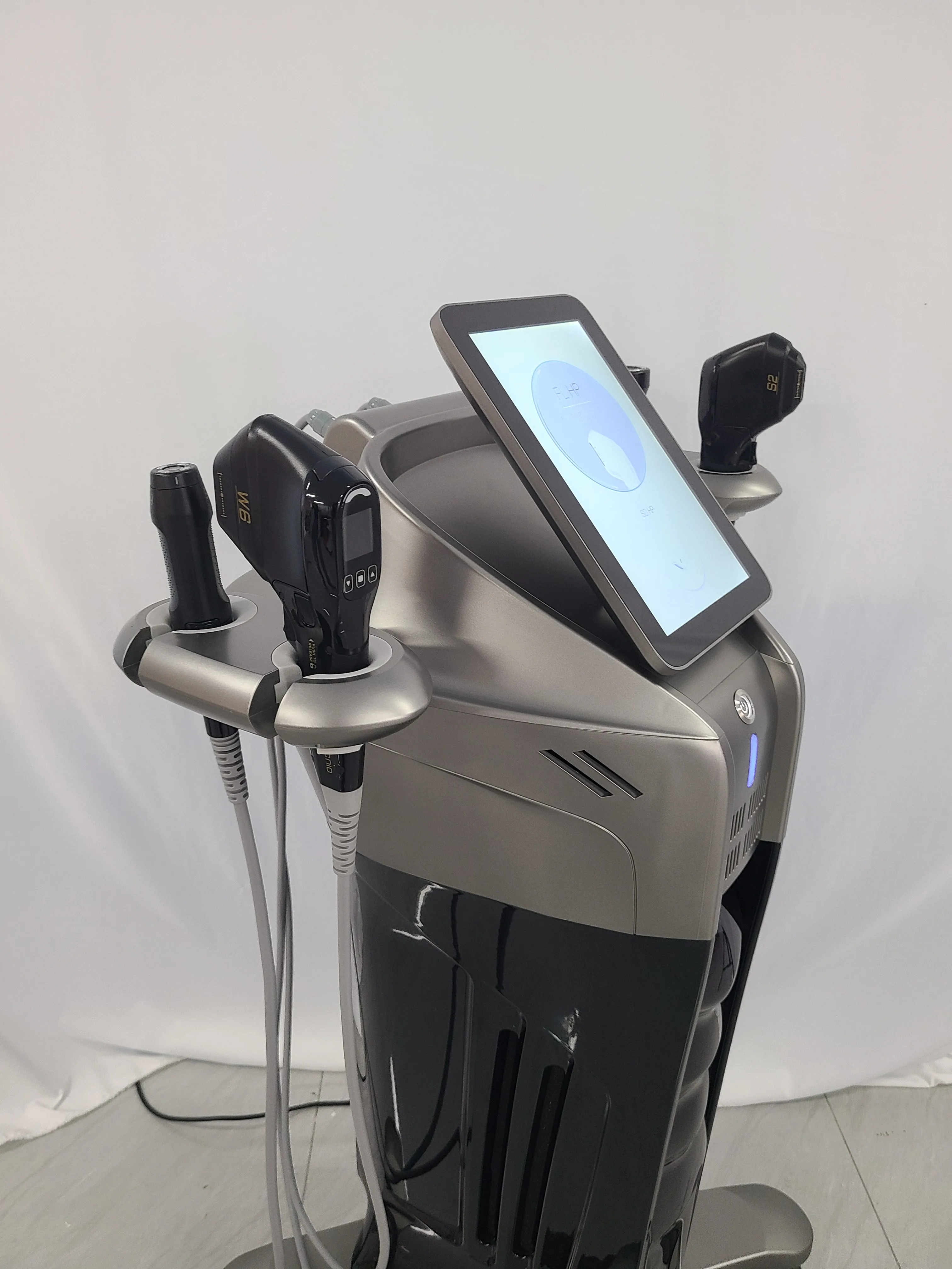 

Vertical Black Gold 4 in 1 Ultrasounc RF Beauty Device for Facial Laxity Lines Removal Skin Rejuvenation Fat Melting Equipment