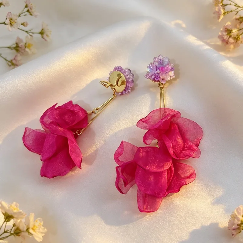 Neue modische Blumen-Quasten-Ohrclips für Damen, nicht durchstechend, handgefertigt, Glasperlen, Stoff-Ohrclips, Schmuckgeschenke für die Feiertage – Detail 5