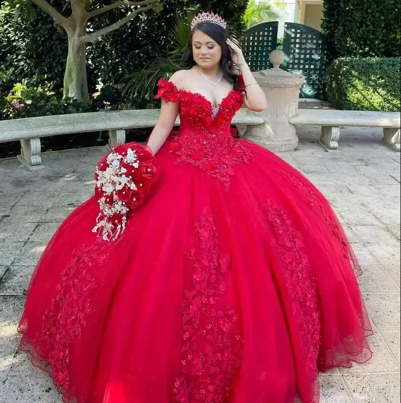 Abiti Quinceanera semplici rossi taglie forti Tull Fiore 3D con perline Spalle scoperte Abiti personalizzati De 15 Anos Compleanno Strass