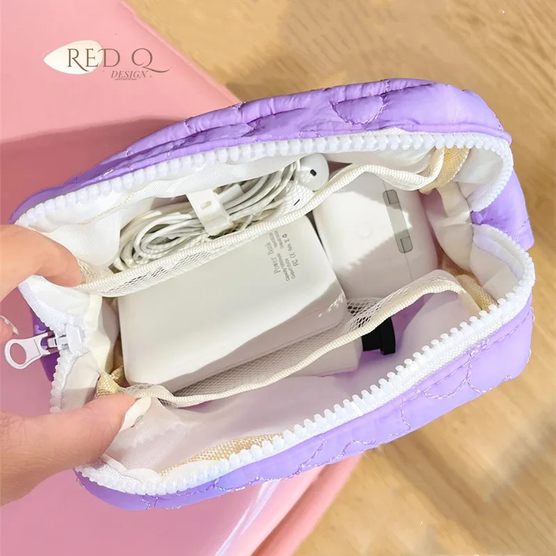 Cute Cosmetic Storage Bag Quilted Flowers Design Cosmetic Bag Soft Comfortable Makeup Bag for Lipstick Tissue Jewelry Pouch