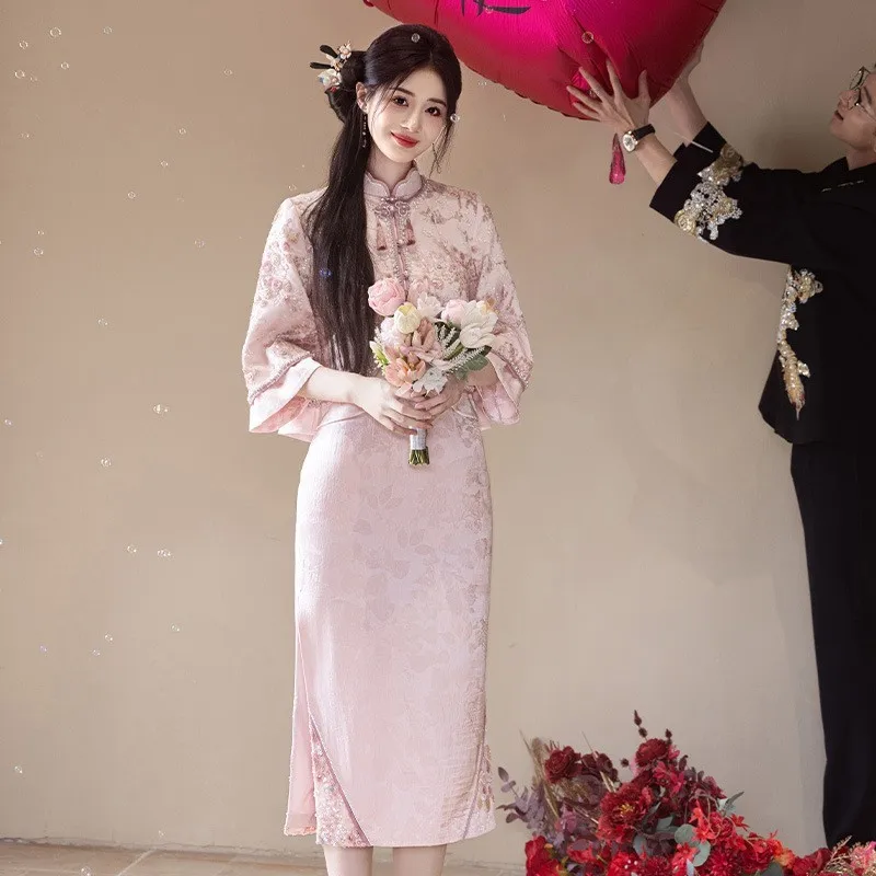 

Новый элегантный Cheongsam в китайском стиле на розовую тематику для тостов и большого банкета.