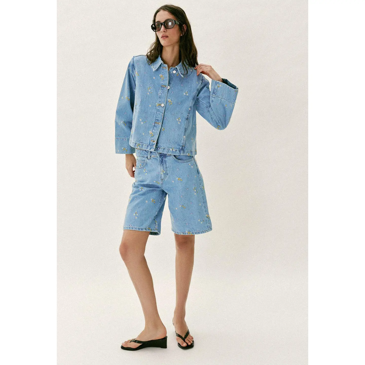 Casual Embroidered Long Sleeve Denim Jacket with Stand Collar And High Waist Short Pants Women's Spring Fashion Set