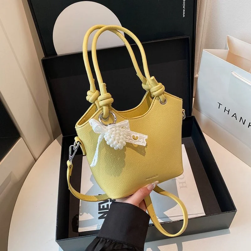 

Minimalist Elegant Shopper Bag With Large Capacity Vintage Design And Stylish Leather For Casual Commuter Women