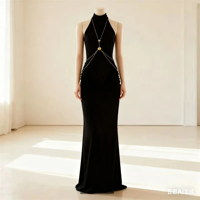 

European and American style women's vacation dress with pleated details, metal chain halter neckline