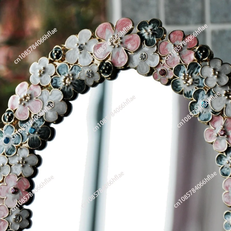 Retro European single-sided table mirror metal hand-painted cute desktop princess makeup mirror dressing mirror
