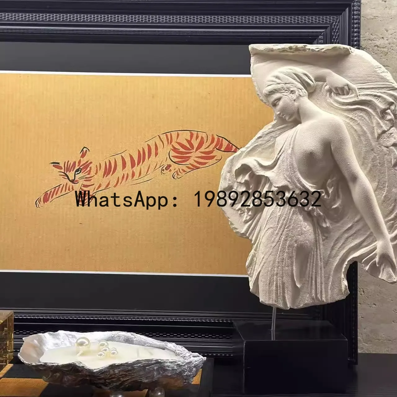 PYJ Modern Home Italian Light Luxury European Sculpture Serving Wine Muse Ornament Hall Coffee Table Decoration