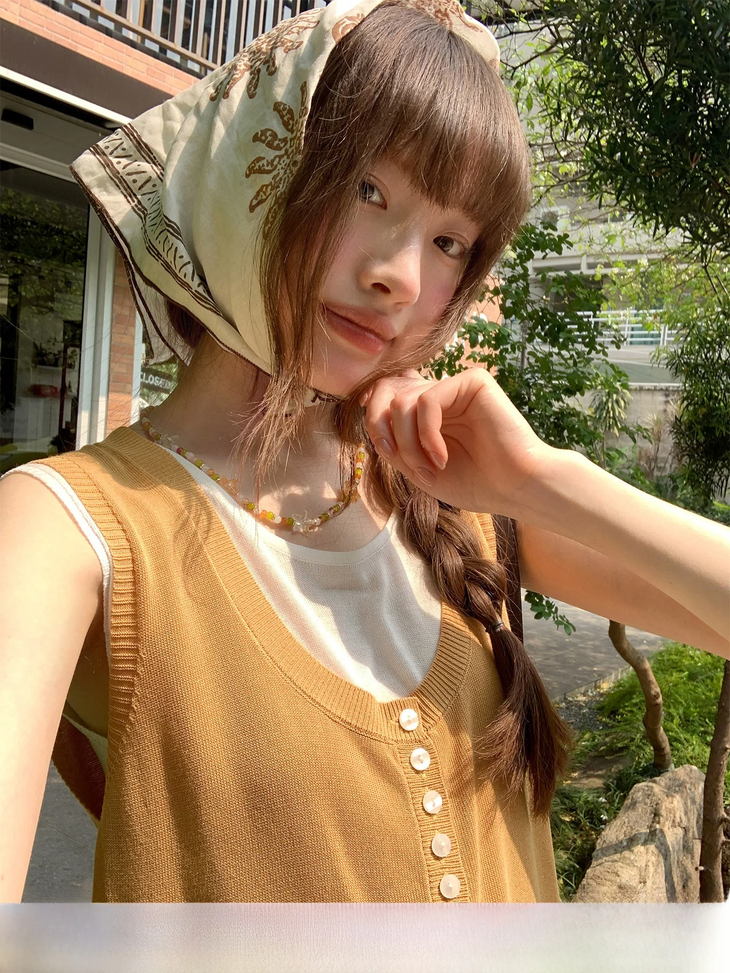 Conjunto de chaleco de punto naranja y melón con cuello en U grande, diseño de bloques de color de dos piezas, estilo francés, ropa casual de verano para mujer