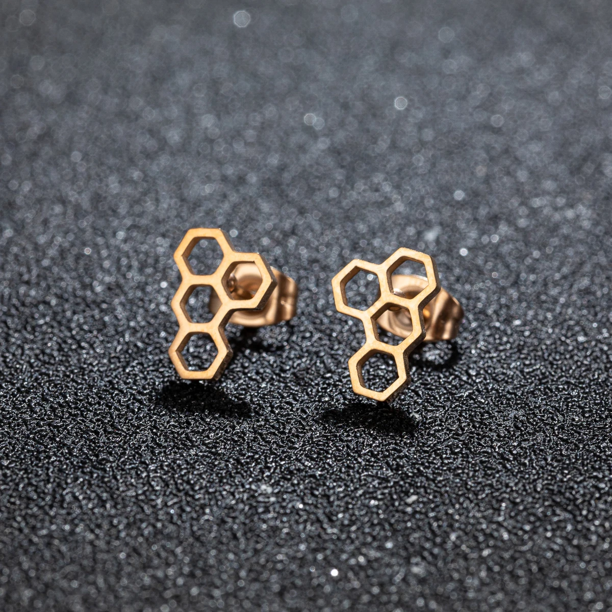 Stainless Steel Bee Honey Comb Earrings Girl Golden Ear Piercing Simple Ladies Stud Earrings Gifts For New Year 2024 Pendientes