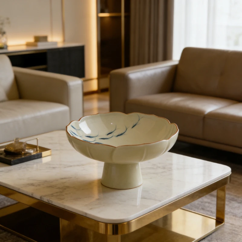 

Новая керамическая тарелка на высокой ножке с глазурью под растительный пепел, ручная роспись магнолией, для фруктов, сухофруктов, чая, закусок и десертов, для дома