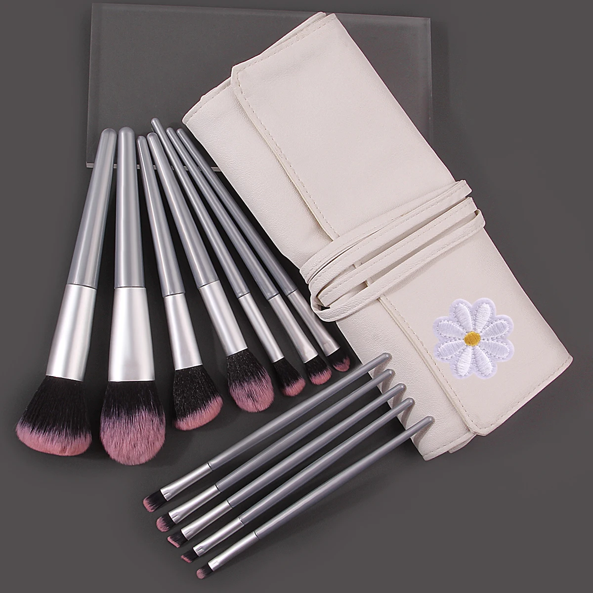 Ensemble de pinceaux de maquillage professionnels: 12 pinceaux à blush en poudre à poils souples, pinceaux pour fard à paupières, pinceaux de beauté portables + 1 sac de rangement